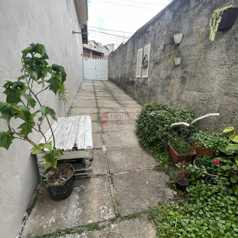 CASA COM EDÍCULA À VENDA NO BAIRRO CIDADE NOVA I EM JUNDIAÍ/SP