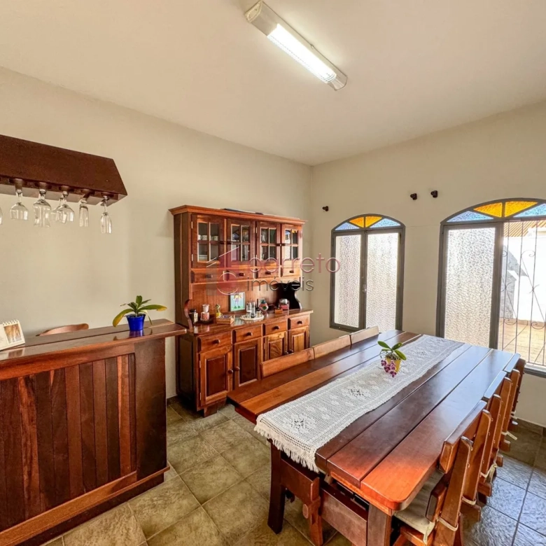 CASA SOBRADO COM 04 DORMITÓRIOS À VENDA NO BAIRRO JARDIM DAS CARPAS – JUNDIAÍ/SP