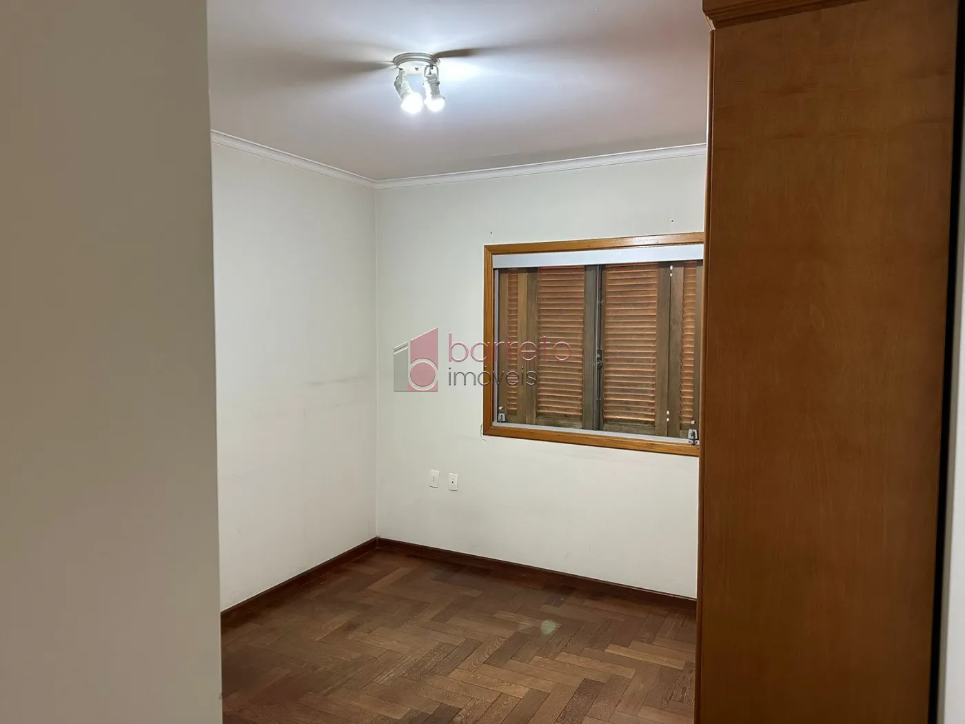 TERRENO COM 3 CASAS TÉRREAS À VENDA NO BAIRRO ANHANGABAÚ EM JUNDIAÍ/SP