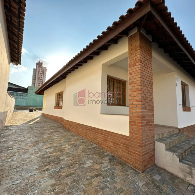TERRENO COM 3 CASAS TÉRREAS À VENDA NO BAIRRO ANHANGABAÚ EM JUNDIAÍ/SP