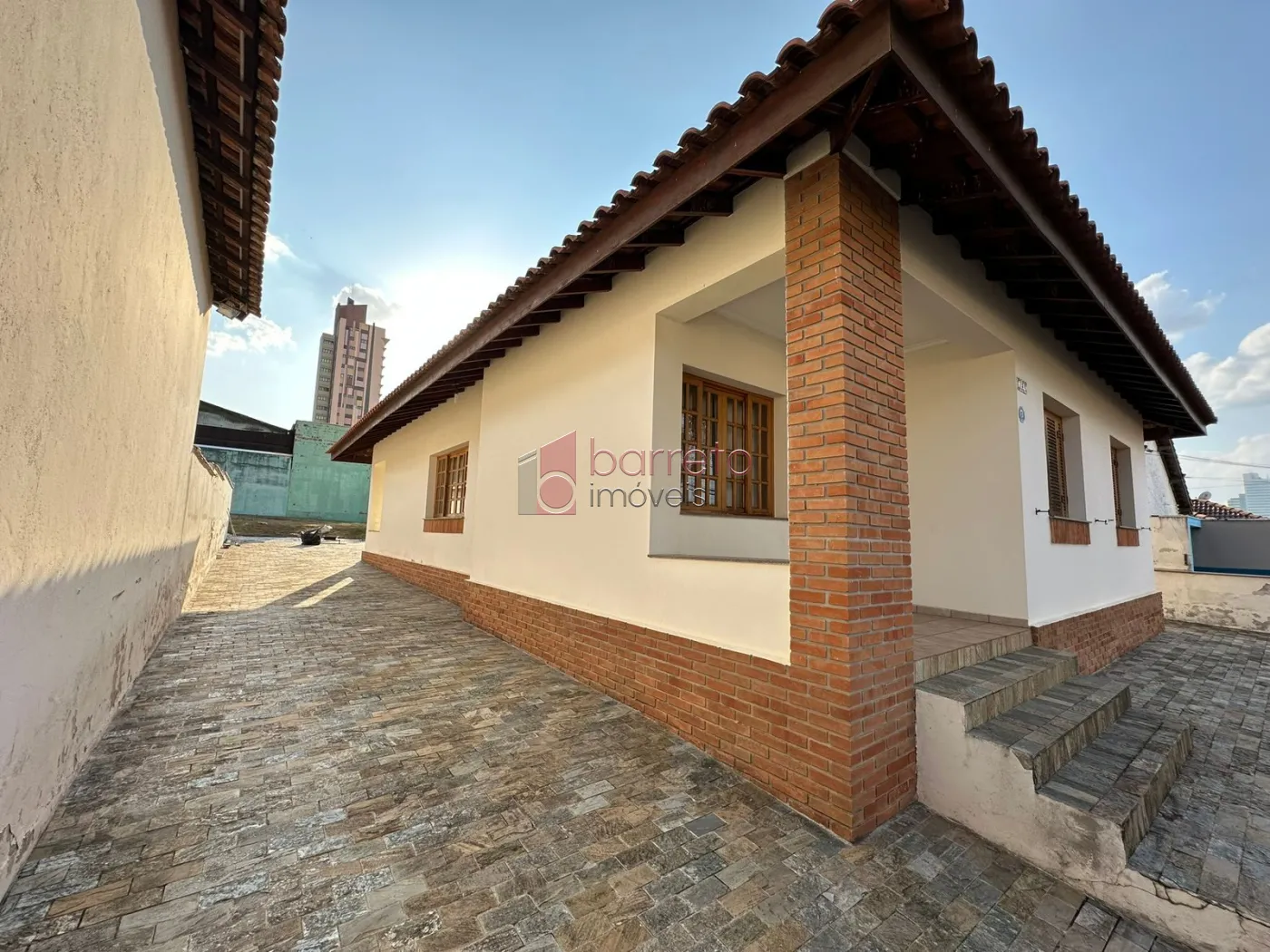 TERRENO COM 3 CASAS TÉRREAS À VENDA NO BAIRRO ANHANGABAÚ EM JUNDIAÍ/SP