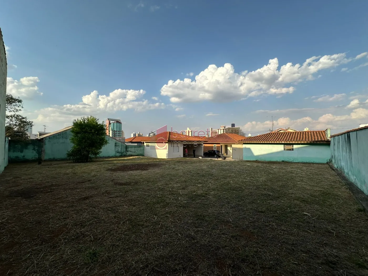 TERRENO COM 3 CASAS TÉRREAS À VENDA NO BAIRRO ANHANGABAÚ EM JUNDIAÍ/SP