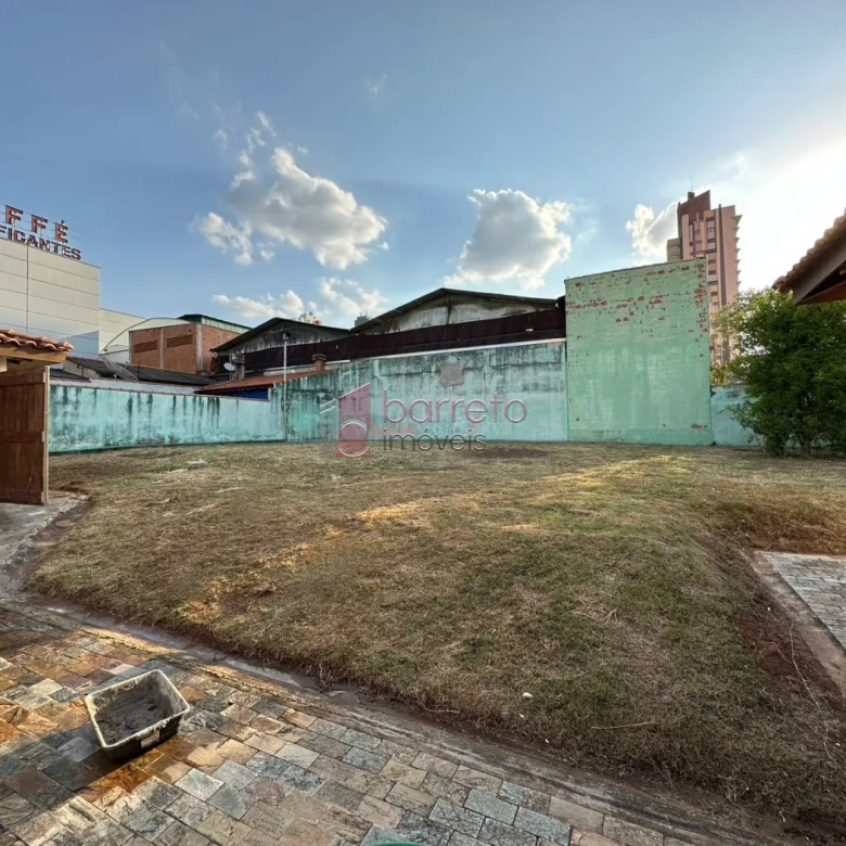 TERRENO COM 3 CASAS TÉRREAS À VENDA NO BAIRRO ANHANGABAÚ EM JUNDIAÍ/SP