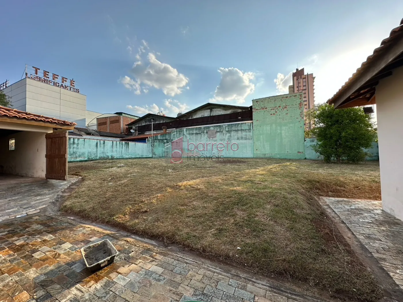TERRENO COM 3 CASAS TÉRREAS À VENDA NO BAIRRO ANHANGABAÚ EM JUNDIAÍ/SP