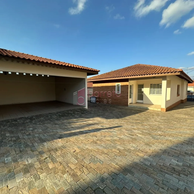 TERRENO COM 3 CASAS TÉRREAS À VENDA NO BAIRRO ANHANGABAÚ EM JUNDIAÍ/SP