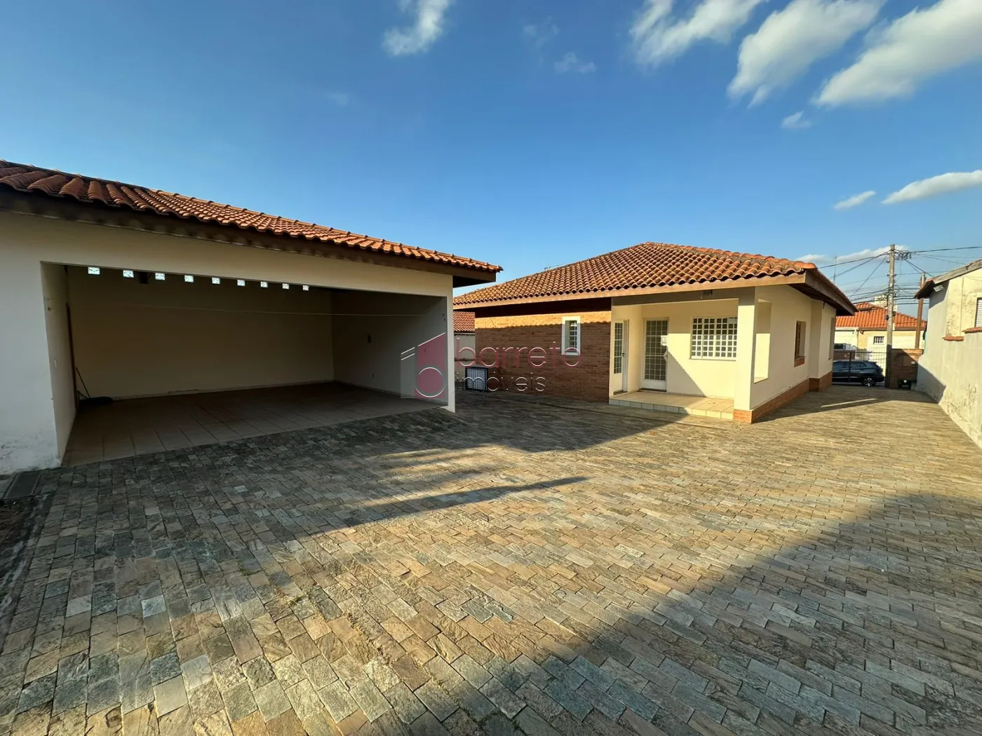 TERRENO COM 3 CASAS TÉRREAS À VENDA NO BAIRRO ANHANGABAÚ EM JUNDIAÍ/SP