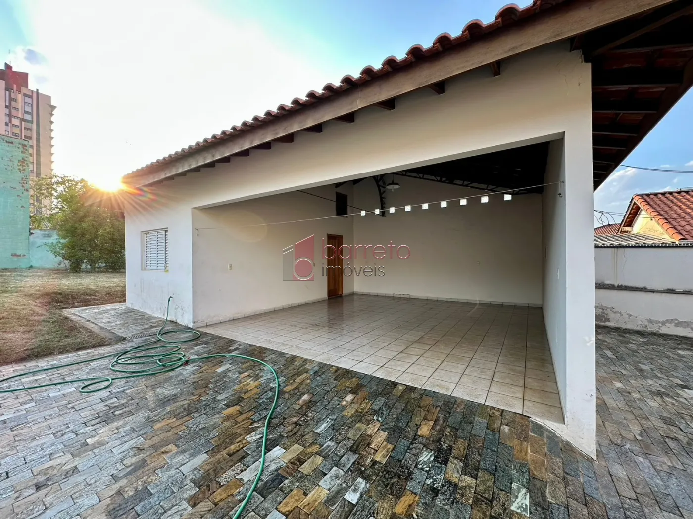 TERRENO COM 3 CASAS TÉRREAS À VENDA NO BAIRRO ANHANGABAÚ EM JUNDIAÍ/SP