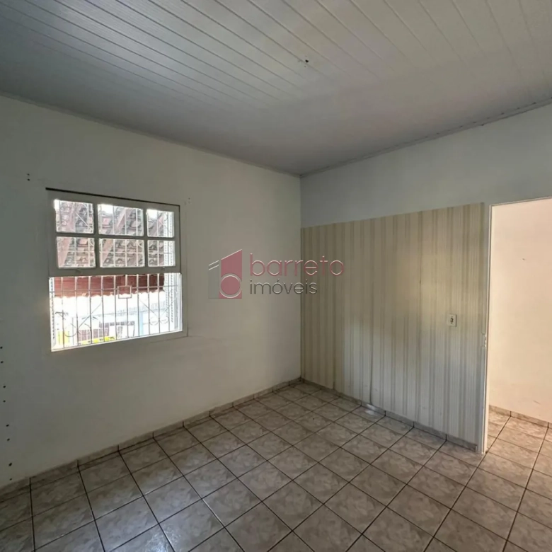 TERRENO COM 3 CASAS TÉRREAS À VENDA NO BAIRRO ANHANGABAÚ EM JUNDIAÍ/SP