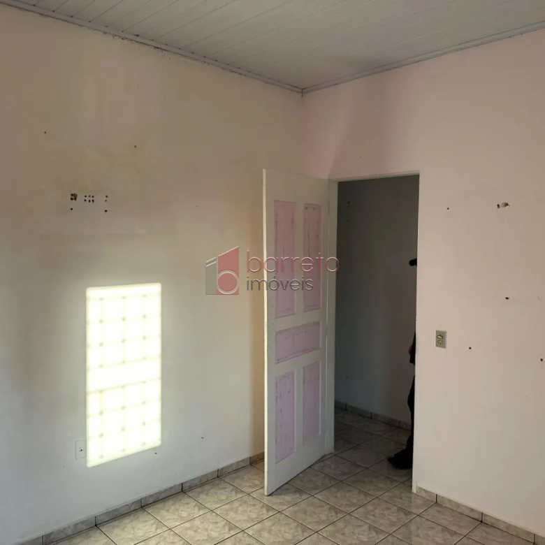 TERRENO COM 3 CASAS TÉRREAS À VENDA NO BAIRRO ANHANGABAÚ EM JUNDIAÍ/SP