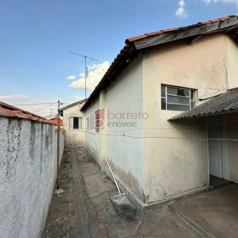 TERRENO COM 3 CASAS TÉRREAS À VENDA NO BAIRRO ANHANGABAÚ EM JUNDIAÍ/SP