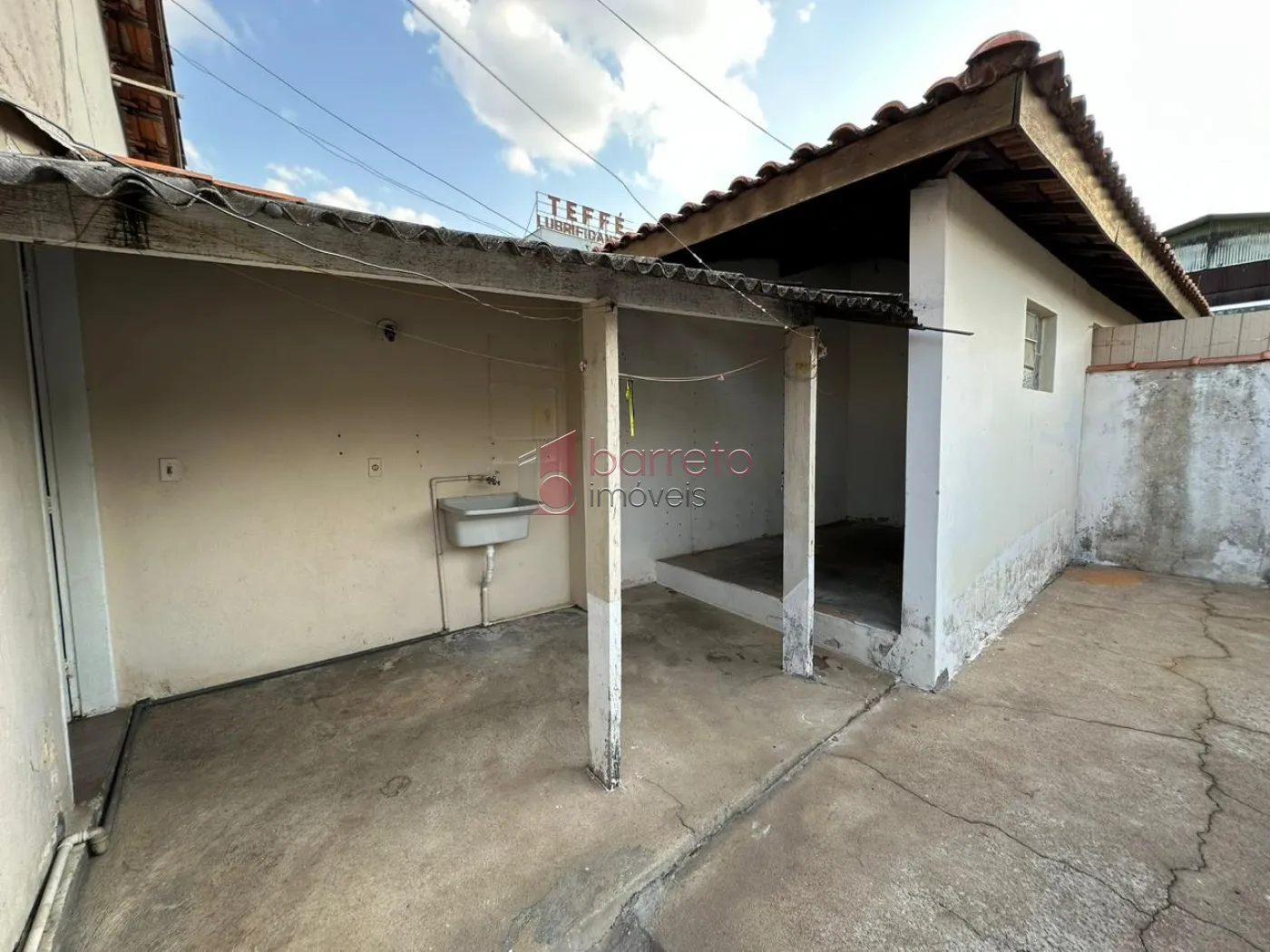 TERRENO COM 3 CASAS TÉRREAS À VENDA NO BAIRRO ANHANGABAÚ EM JUNDIAÍ/SP