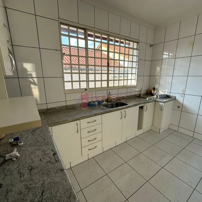 TERRENO COM 3 CASAS TÉRREAS À VENDA NO BAIRRO ANHANGABAÚ EM JUNDIAÍ/SP