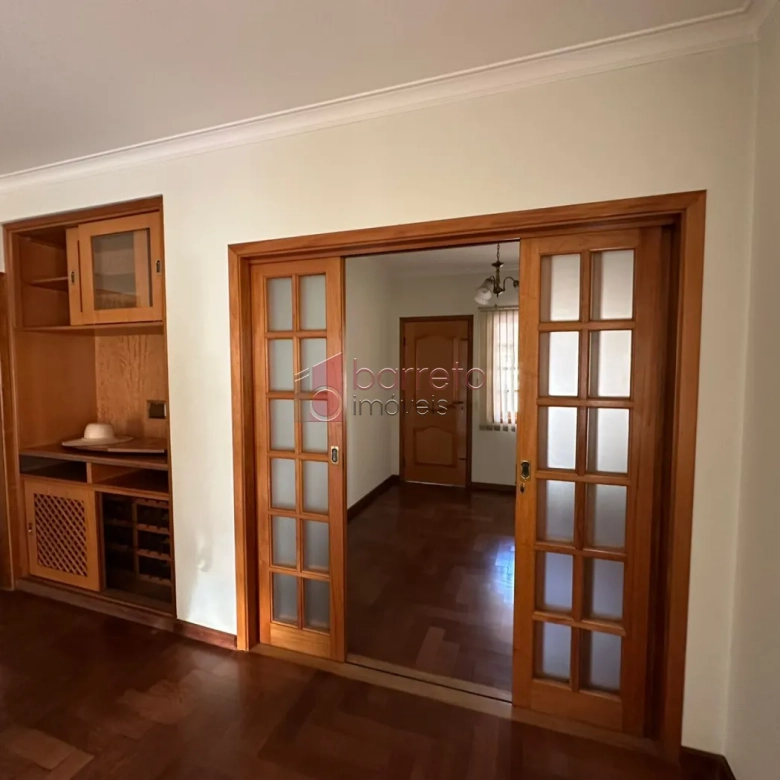 TERRENO COM 3 CASAS TÉRREAS À VENDA NO BAIRRO ANHANGABAÚ EM JUNDIAÍ/SP