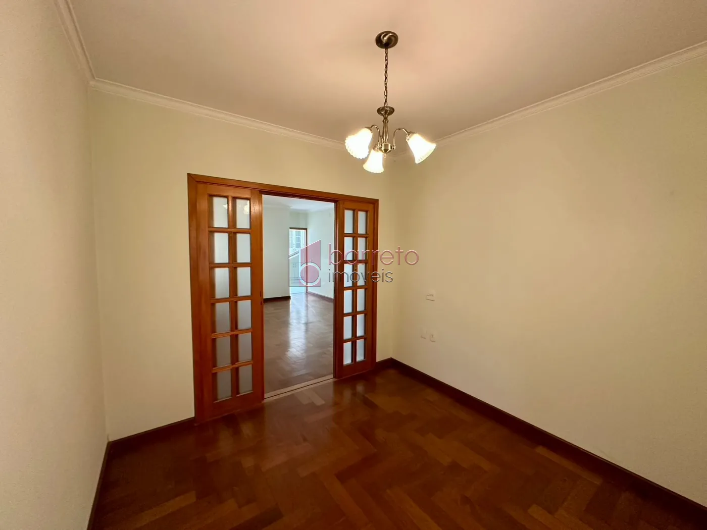TERRENO COM 3 CASAS TÉRREAS À VENDA NO BAIRRO ANHANGABAÚ EM JUNDIAÍ/SP