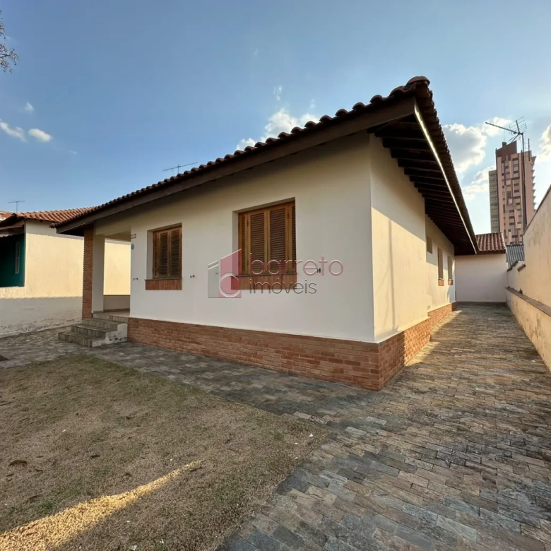 TERRENO COM 3 CASAS TÉRREAS À VENDA NO BAIRRO ANHANGABAÚ EM JUNDIAÍ/SP