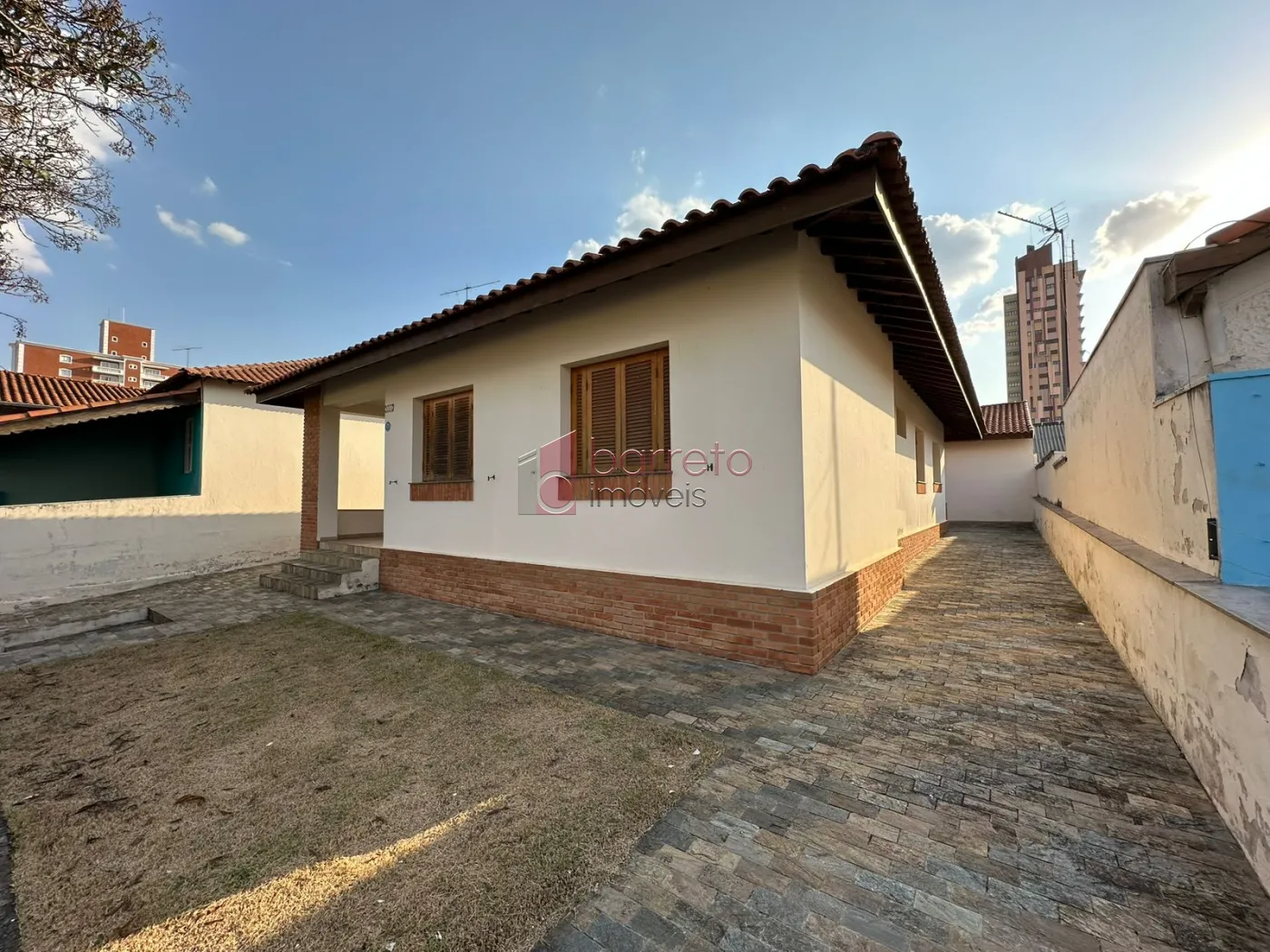 TERRENO COM 3 CASAS TÉRREAS À VENDA NO BAIRRO ANHANGABAÚ EM JUNDIAÍ/SP