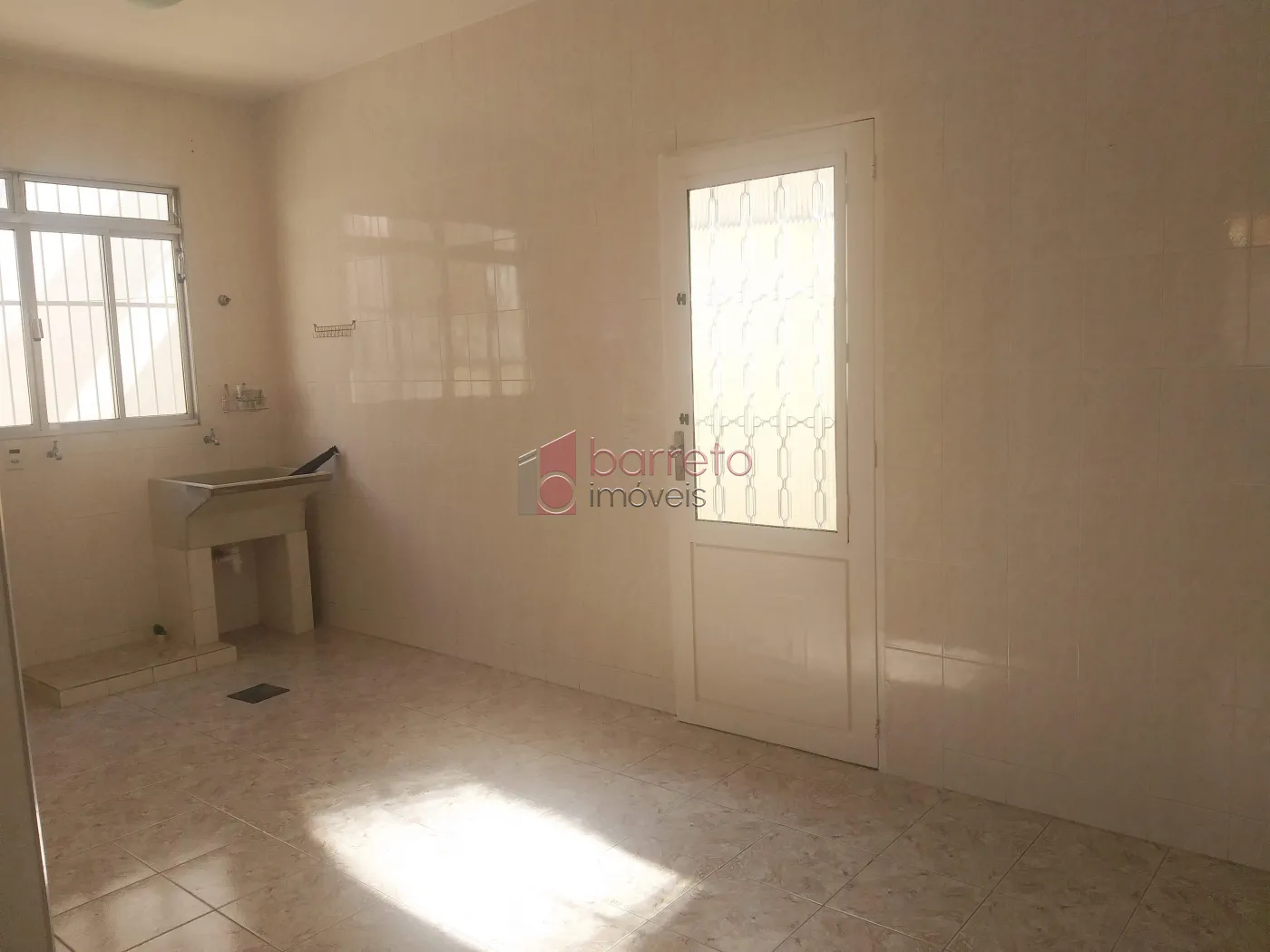 SOBRADO COM EDÍCULA PARA VENDA E LOCAÇÃO NO BAIRRO VILA SANTANA II – JUNDIAÍ/SP