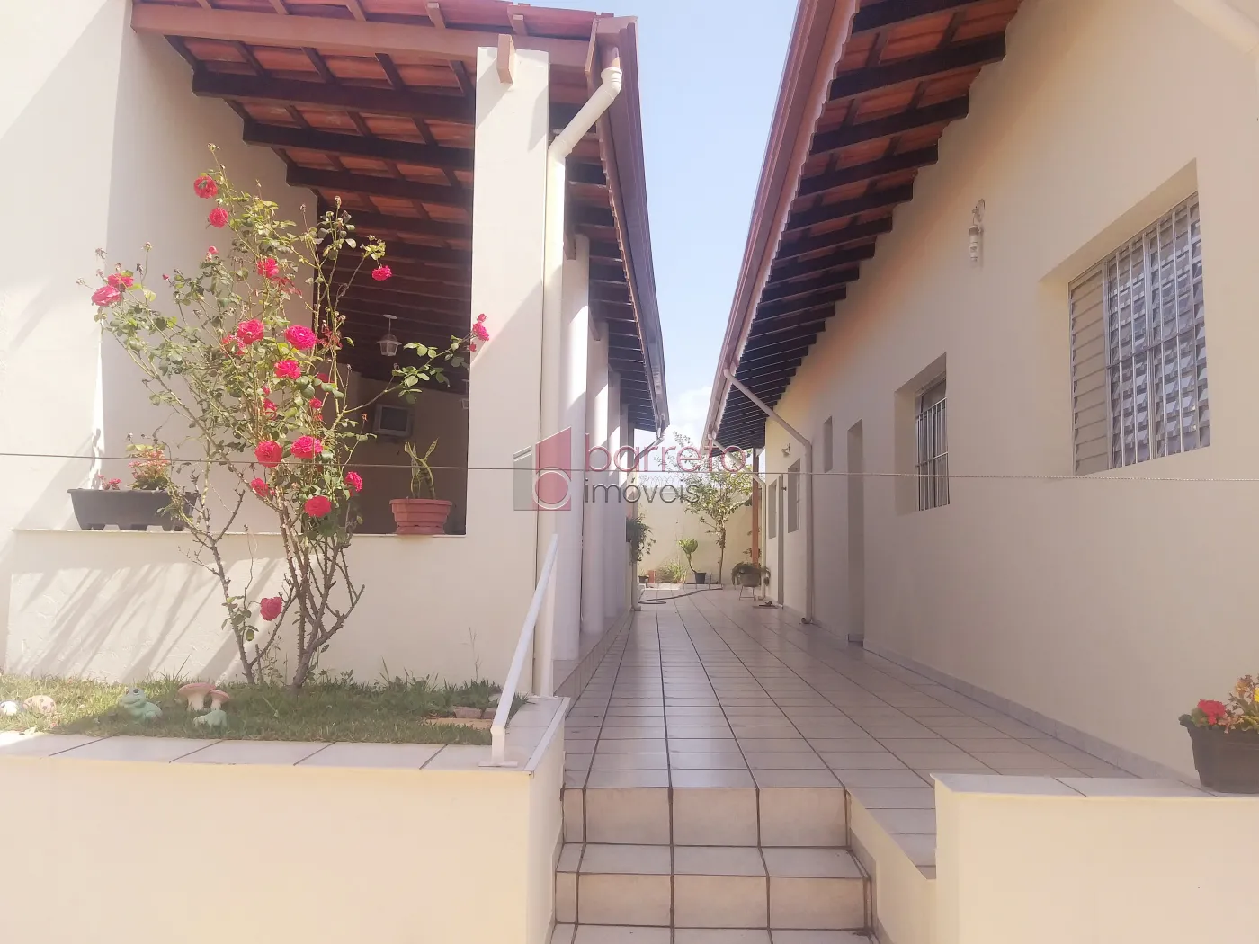 SOBRADO COM EDÍCULA PARA VENDA E LOCAÇÃO NO BAIRRO VILA SANTANA II – JUNDIAÍ/SP