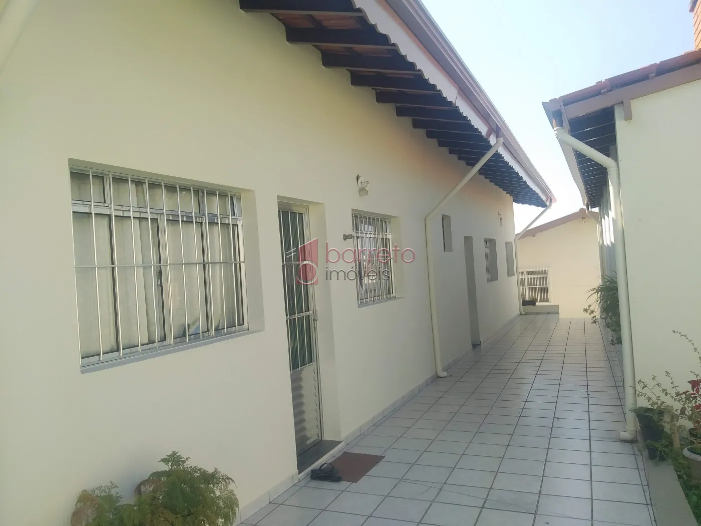 SOBRADO COM EDÍCULA PARA VENDA E LOCAÇÃO NO BAIRRO VILA SANTANA II – JUNDIAÍ/SP
