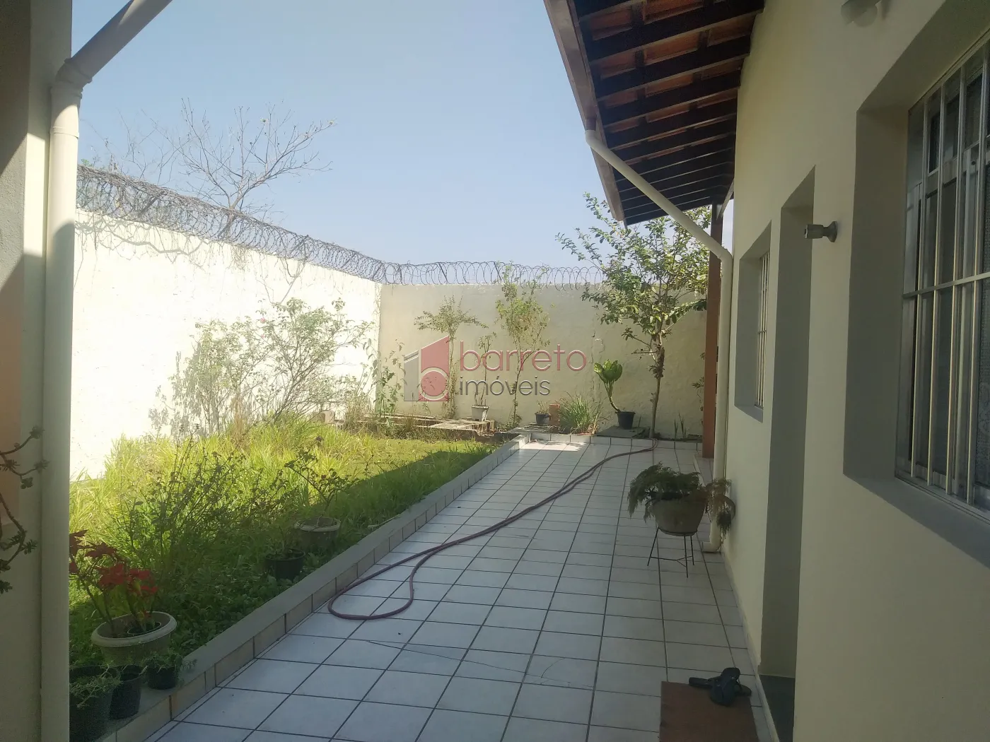 SOBRADO COM EDÍCULA PARA VENDA E LOCAÇÃO NO BAIRRO VILA SANTANA II – JUNDIAÍ/SP