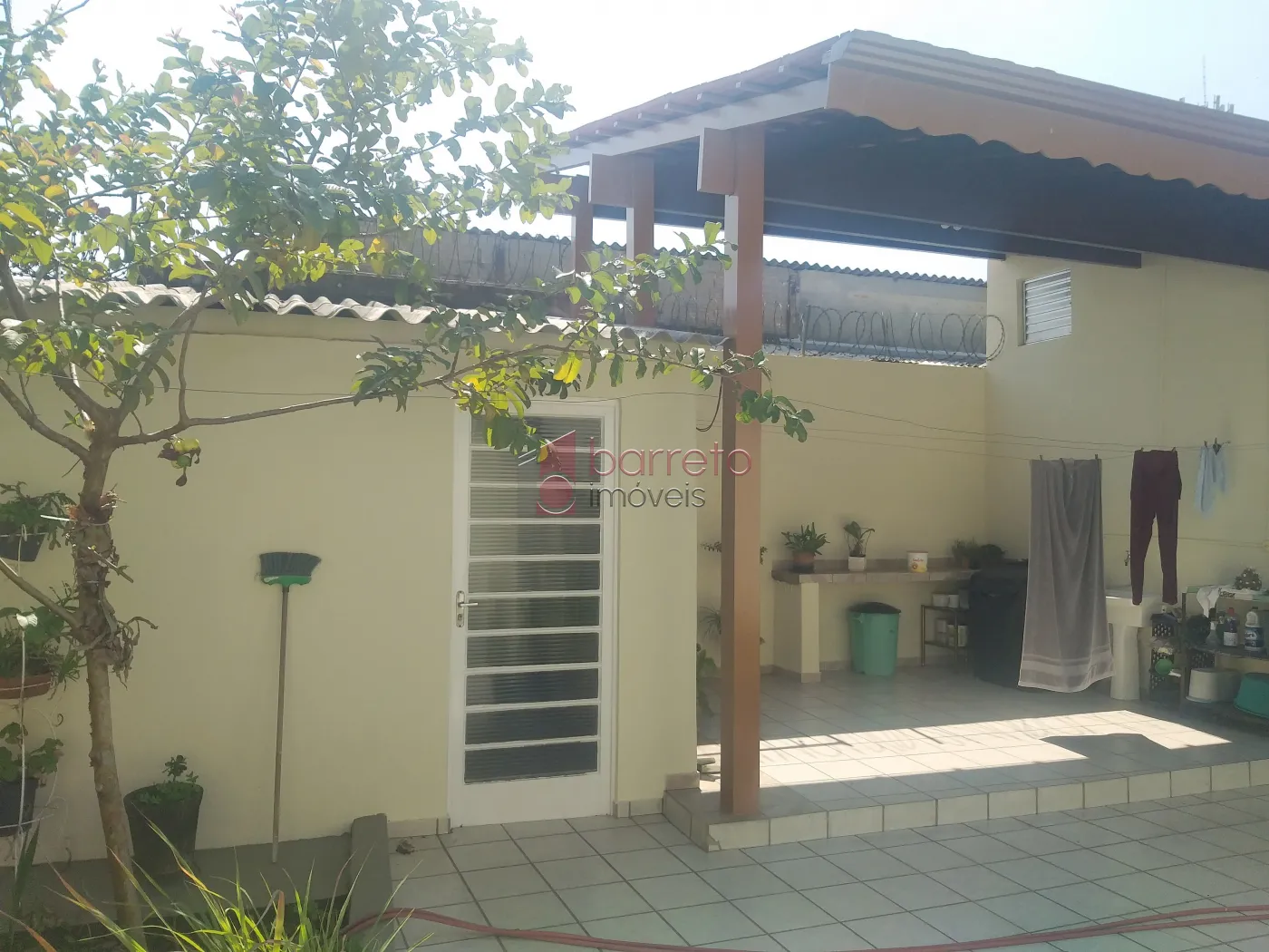 SOBRADO COM EDÍCULA PARA VENDA E LOCAÇÃO NO BAIRRO VILA SANTANA II – JUNDIAÍ/SP