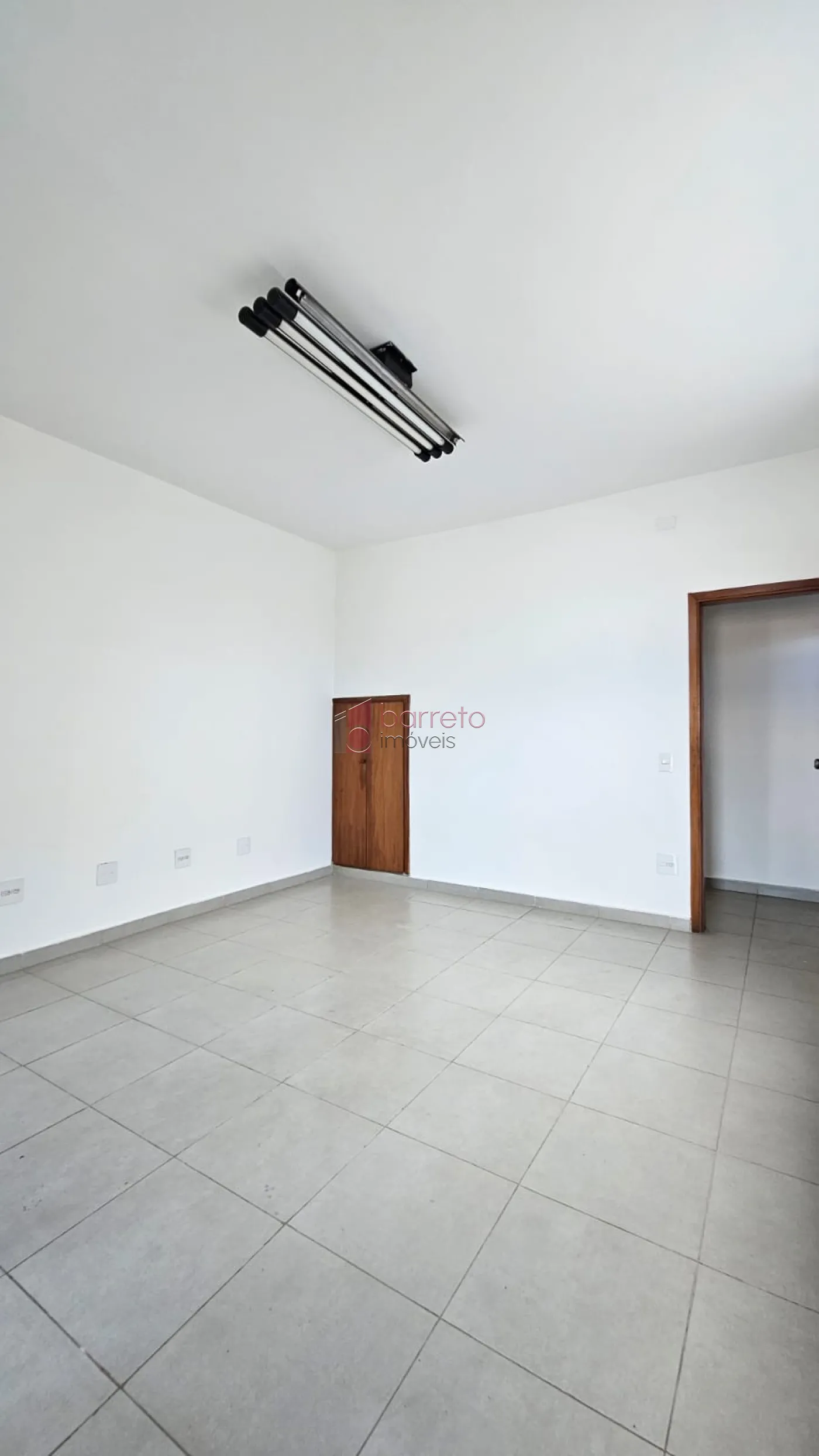 PRÉDIO COMERCIAL COM EDÍCULA NO CENTRO – JUNDIAÍ/SP