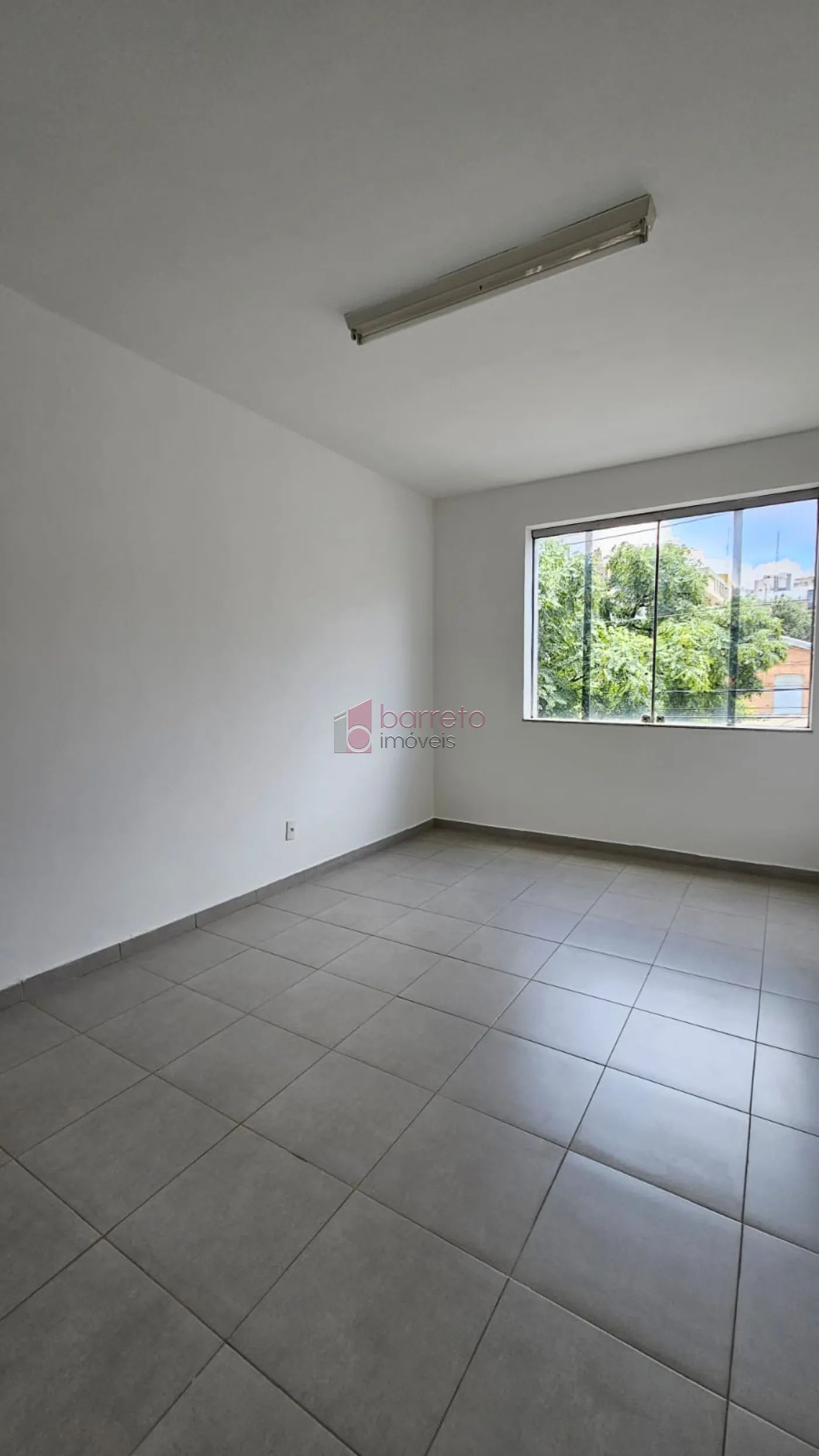 PRÉDIO COMERCIAL COM EDÍCULA NO CENTRO – JUNDIAÍ/SP