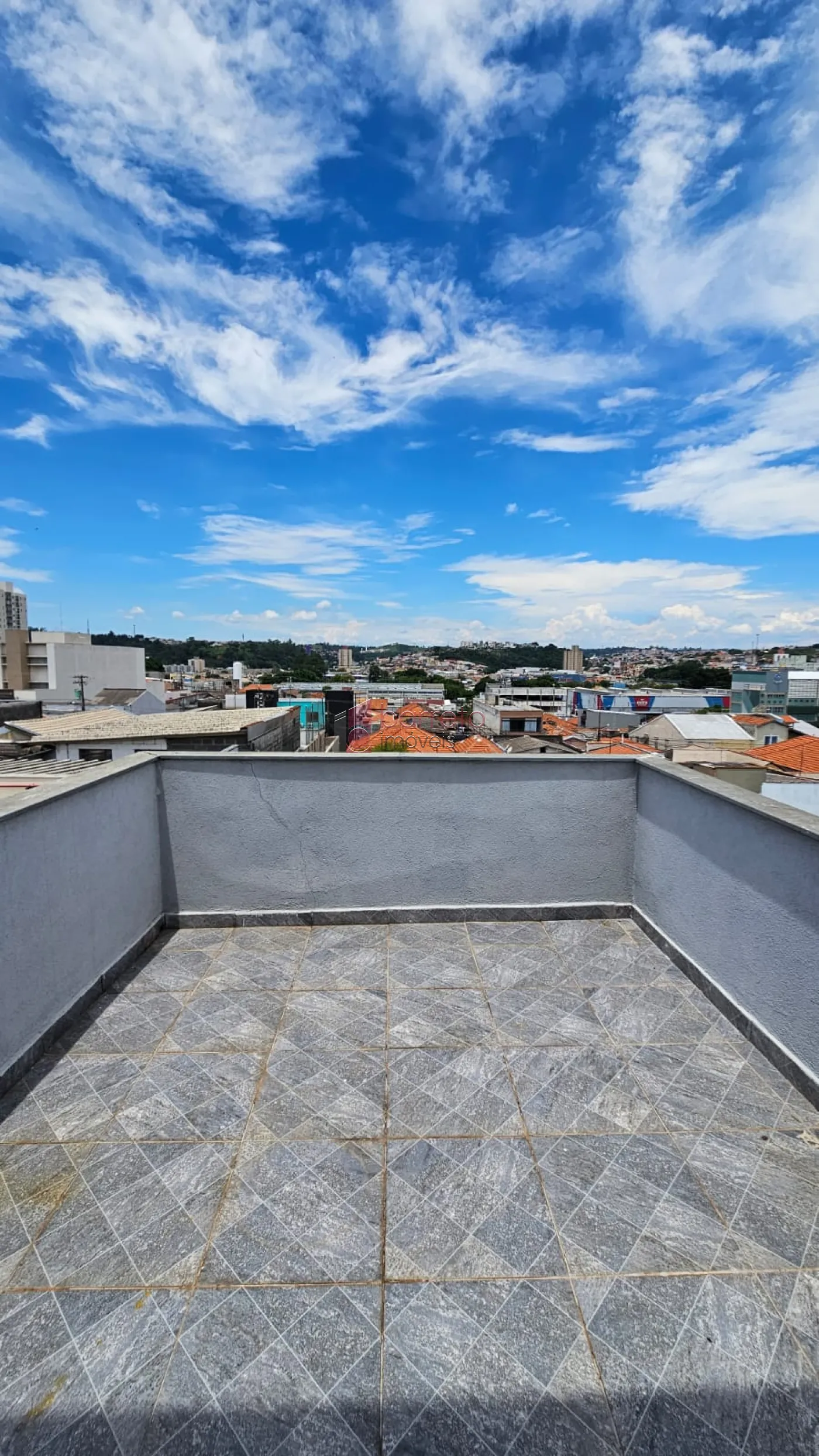 PRÉDIO COMERCIAL COM EDÍCULA NO CENTRO – JUNDIAÍ/SP