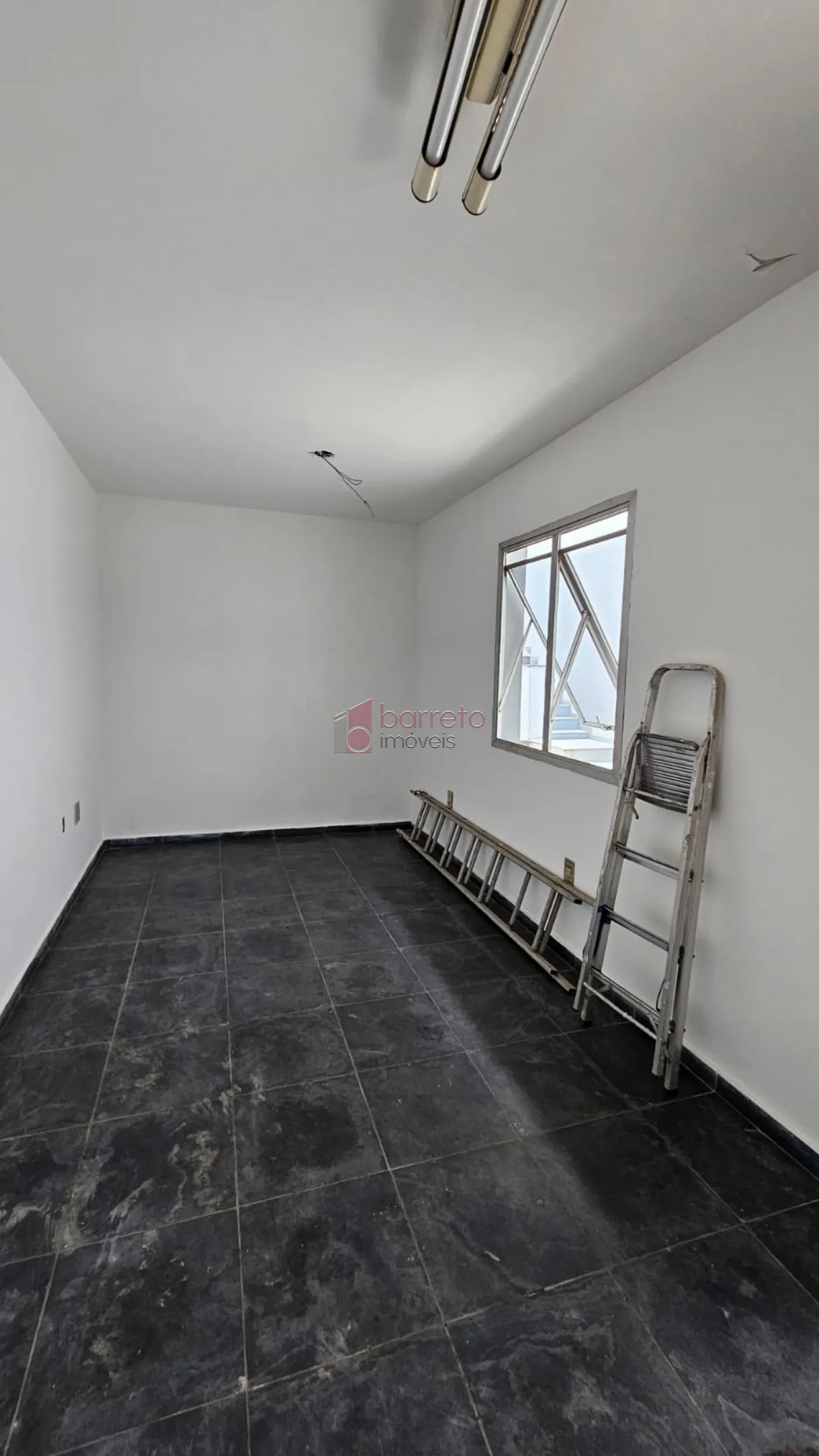 PRÉDIO COMERCIAL COM EDÍCULA NO CENTRO – JUNDIAÍ/SP