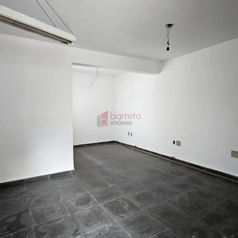 PRÉDIO COMERCIAL COM EDÍCULA NO CENTRO – JUNDIAÍ/SP