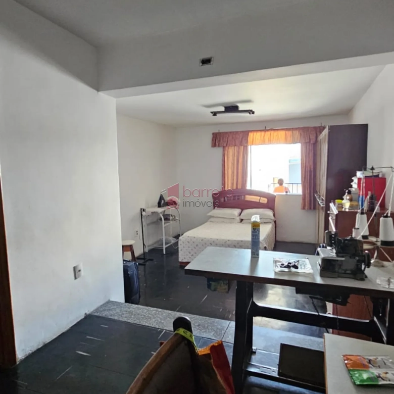 PRÉDIO COMERCIAL COM EDÍCULA NO CENTRO – JUNDIAÍ/SP