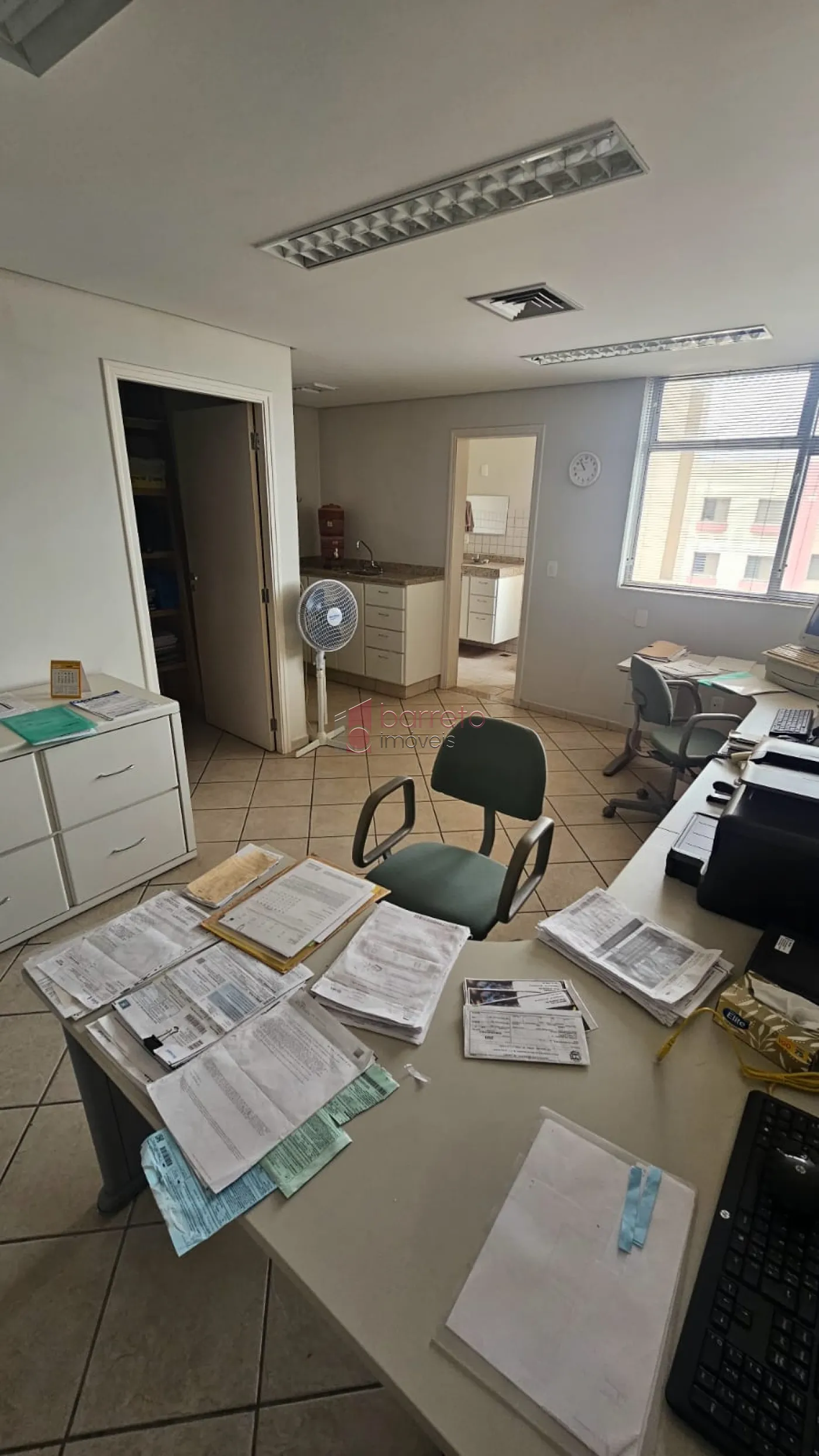SALA COMERCIAL PARA VENDA E LOCAÇÃO NO EDIFÍCIO PALÁCIO DO COMÉRCIO NO CENTRO – JUNDIAÍ/SP