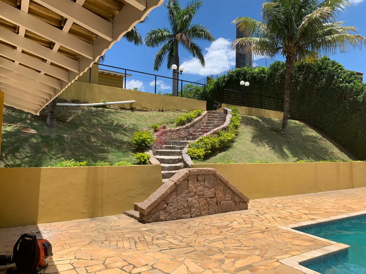 CASA TÉRREA MOBILIADA PARA VENDA E LOCAÇÃO NO CONDOMÍNIO JARDIM DO RIBEIRÃO I – ITUPEVA/SP