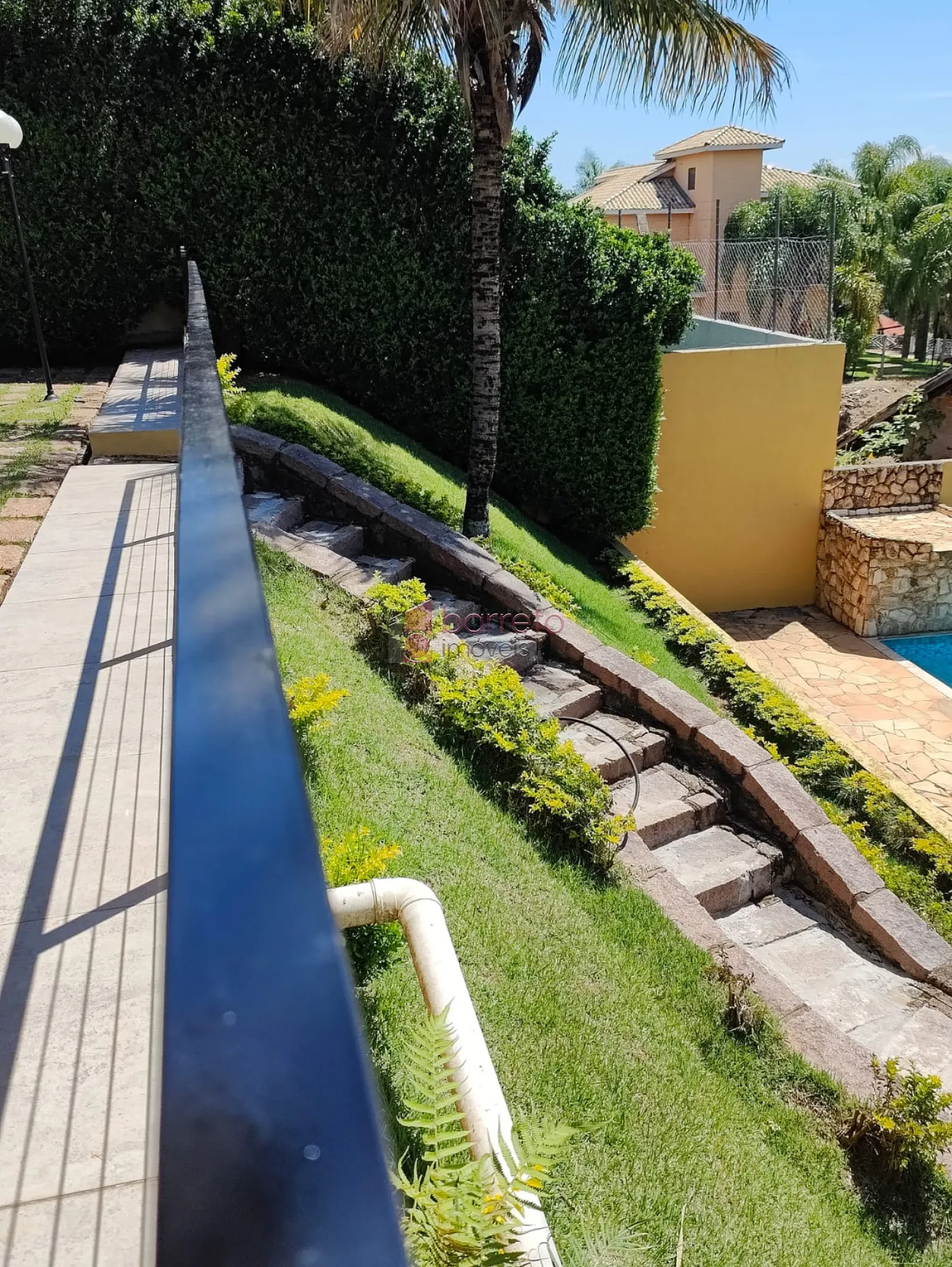 CASA TÉRREA MOBILIADA PARA VENDA E LOCAÇÃO NO CONDOMÍNIO JARDIM DO RIBEIRÃO I – ITUPEVA/SP