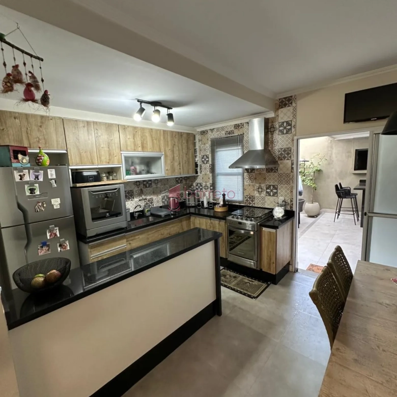 CASA À VENDA NO CONDOMÍNIO GIORNO DI SOLE II – BAIRRO COLÔNIA – JUNDIAÍ-SP