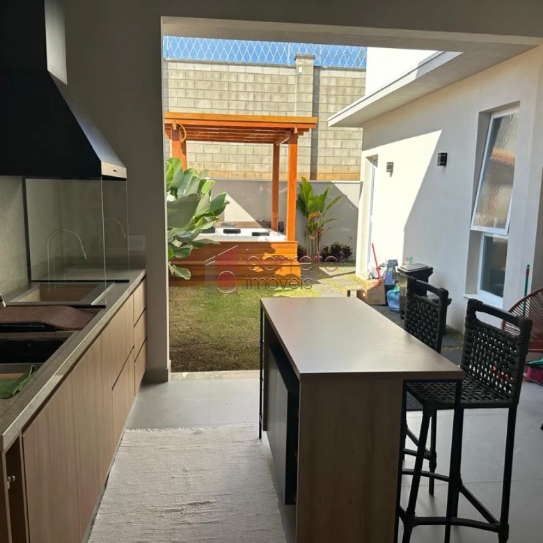 CASA À VENDA NO CONDOMÍNIO CAMPOS DE MEDEIROS EM JUNDIAÍ/SP