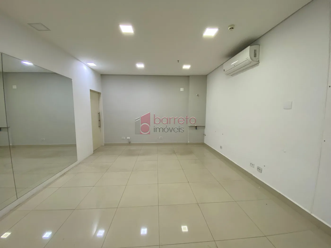 SALA COMERCIAL PARA VENDA E LOCAÇÃO NO CONDOMÍNIO GOLDEN OFFICE – JUNDIAÍ/SP