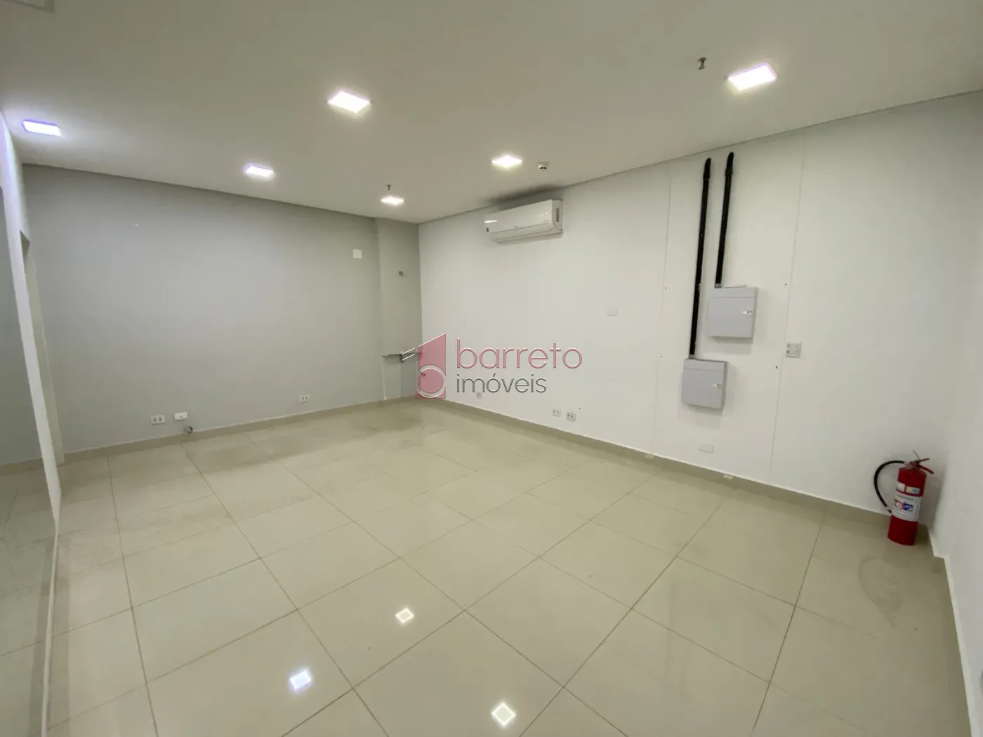 SALA COMERCIAL PARA VENDA E LOCAÇÃO NO CONDOMÍNIO GOLDEN OFFICE – JUNDIAÍ/SP