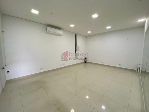 SALA COMERCIAL PARA VENDA E LOCAÇÃO NO CONDOMÍNIO GOLDEN OFFICE – JUNDIAÍ/SP