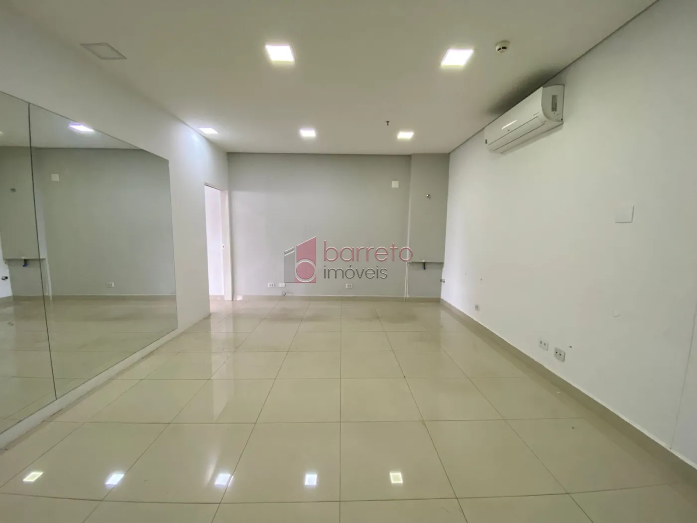 SALA COMERCIAL PARA VENDA E LOCAÇÃO NO CONDOMÍNIO GOLDEN OFFICE – JUNDIAÍ/SP