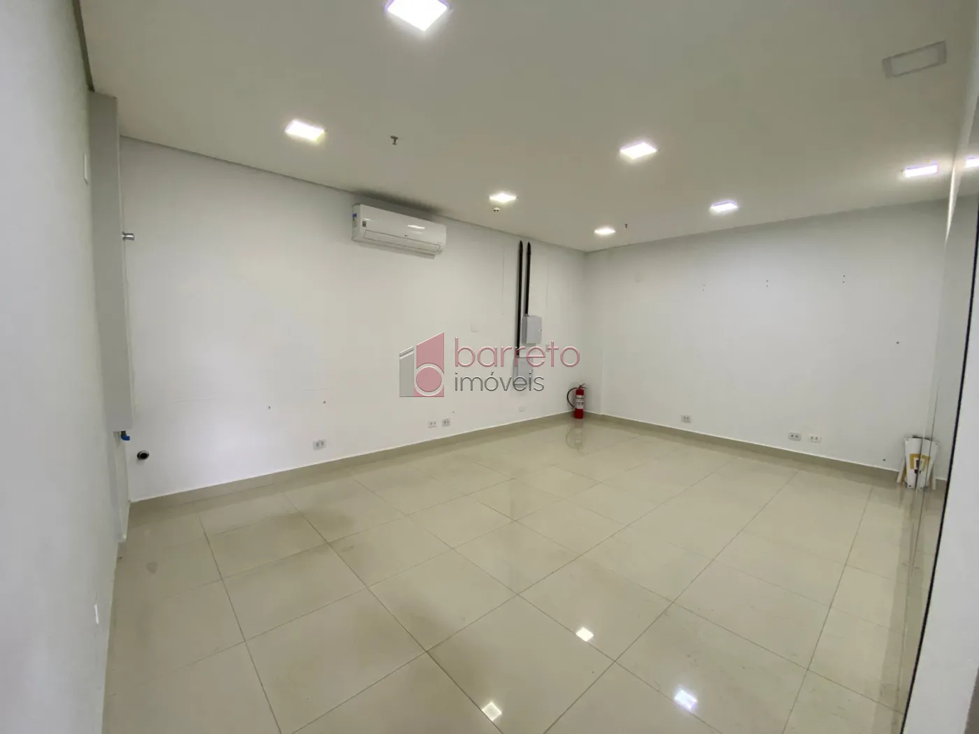 SALA COMERCIAL PARA VENDA E LOCAÇÃO NO CONDOMÍNIO GOLDEN OFFICE – JUNDIAÍ/SP