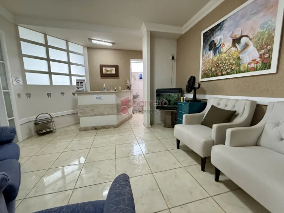 SALA COMERCIAL À VENDA NO EDIFÍCIO CAPRI NO CENTRO DE JUNDIAÍ/SP