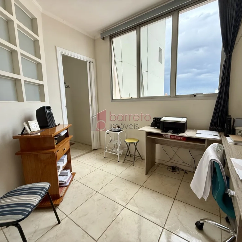 SALA COMERCIAL À VENDA NO EDIFÍCIO CAPRI NO CENTRO DE JUNDIAÍ/SP