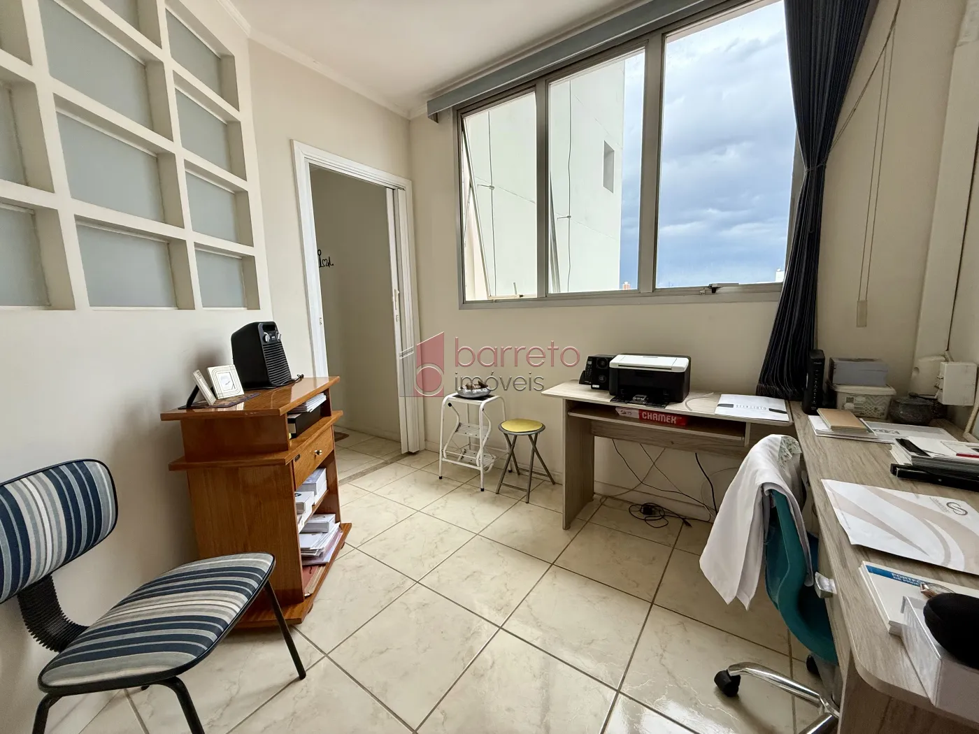 SALA COMERCIAL À VENDA NO EDIFÍCIO CAPRI NO CENTRO DE JUNDIAÍ/SP
