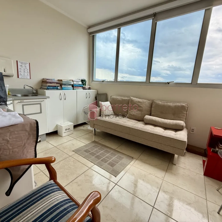 SALA COMERCIAL À VENDA NO EDIFÍCIO CAPRI NO CENTRO DE JUNDIAÍ/SP