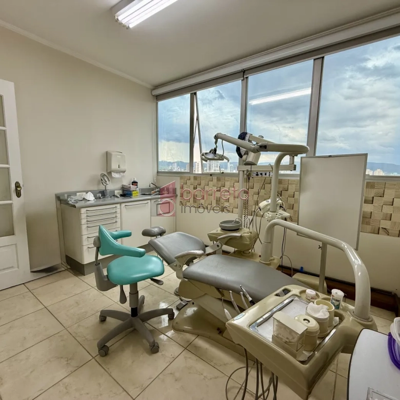 SALA COMERCIAL À VENDA NO EDIFÍCIO CAPRI NO CENTRO DE JUNDIAÍ/SP