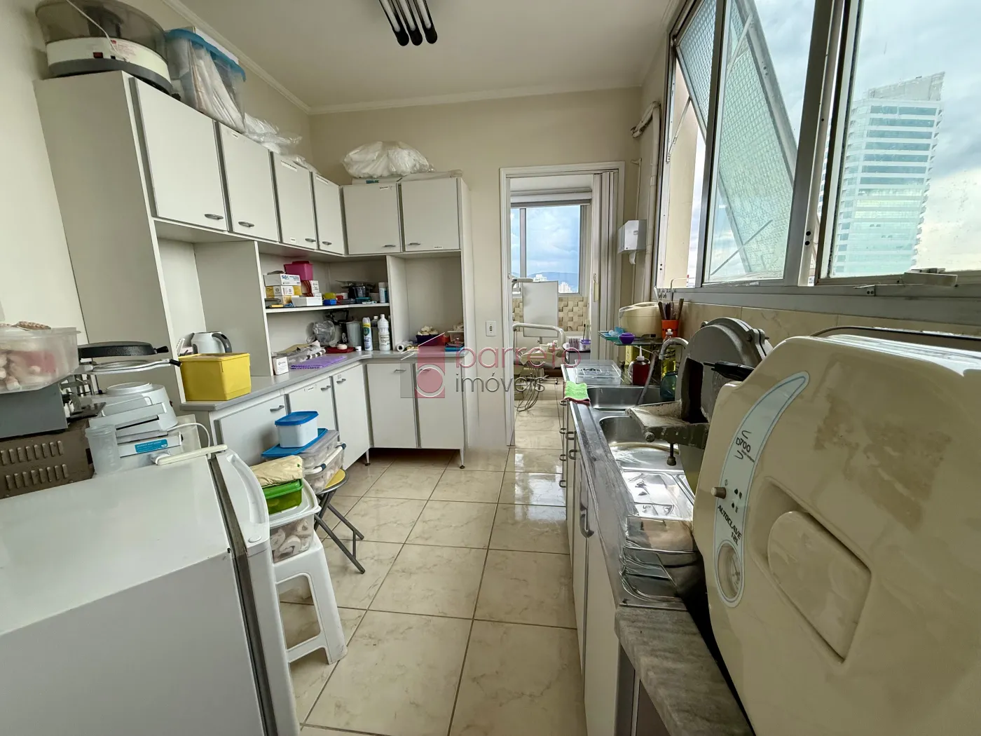 SALA COMERCIAL À VENDA NO EDIFÍCIO CAPRI NO CENTRO DE JUNDIAÍ/SP