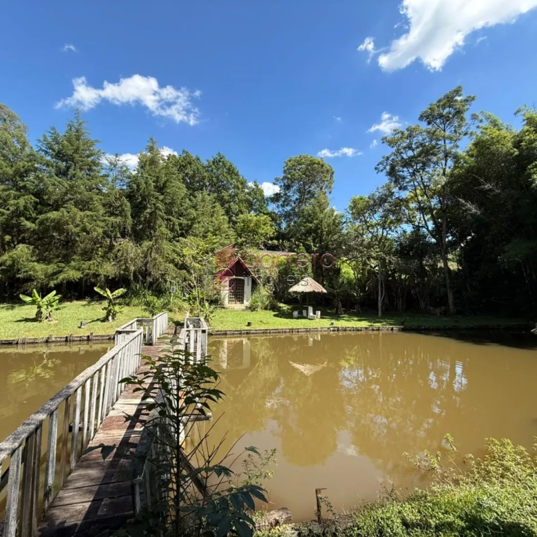 CHÁCARA COM 06 SUÍTES À VENDA NO CONDOMÍNIO PARQUE DA FAZENDA EM ITATIBA/SP