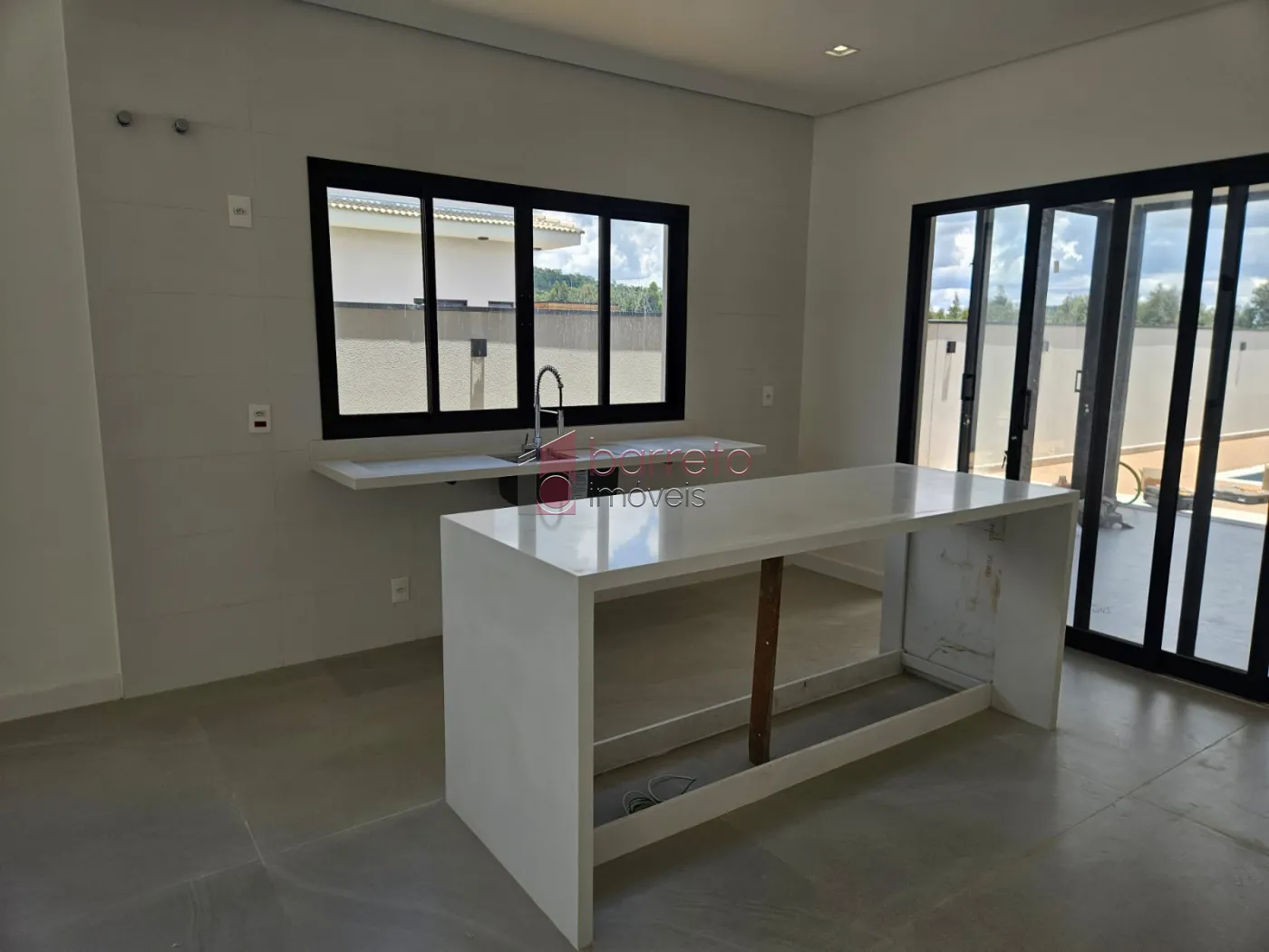 CASA NOVA COM PISCINA À VENDA NO CONDOMÍNIO IBI ARAM II – ITUPEVA/SP