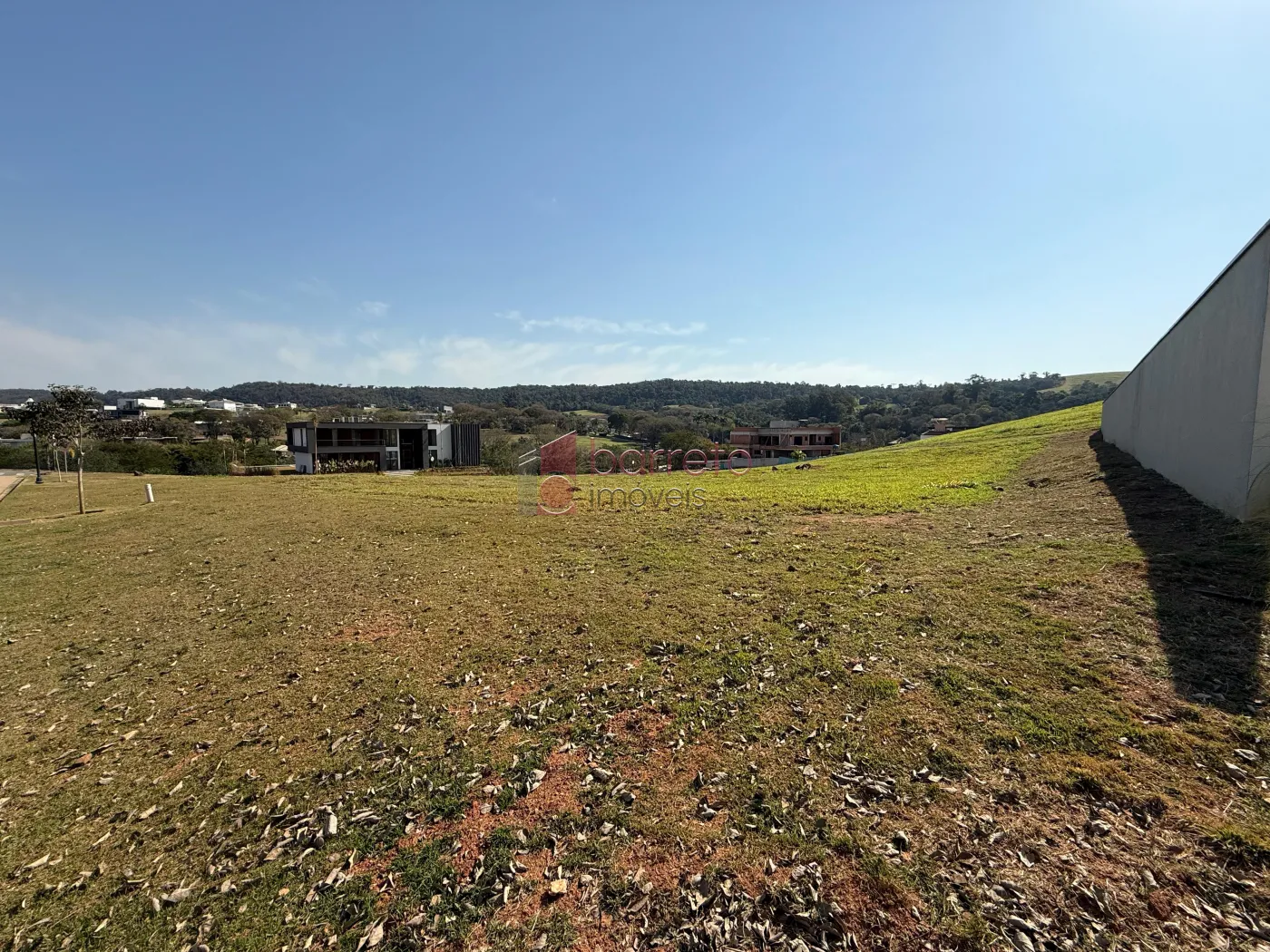 TERRENO PLANO À VENDA NO CONDOMÍNIO FAZENDA SERRA AZUL II EM ITUPEVA/SP